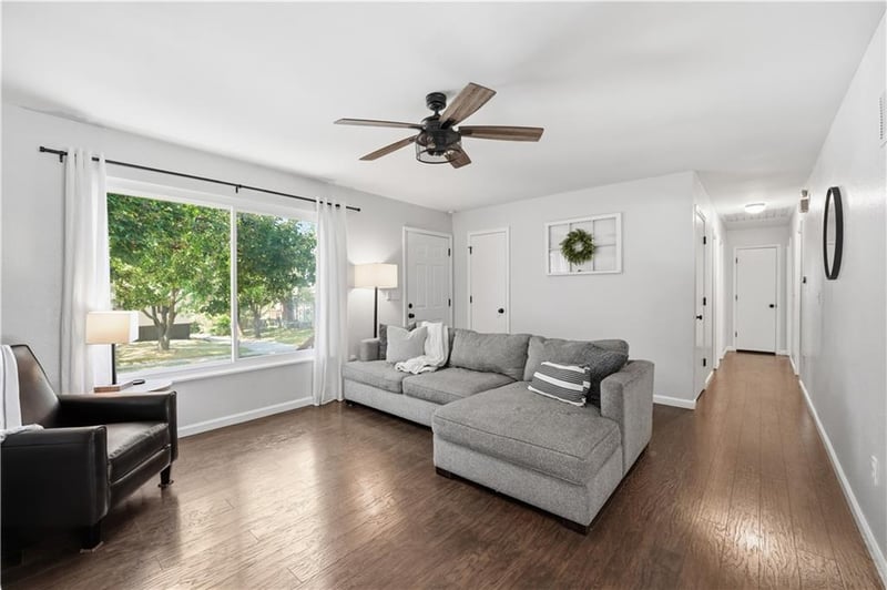 413 SE Annette St, Lee's Summit, MO 64063