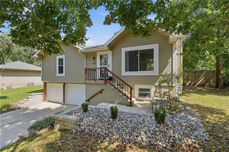 413 SE Annette St, Lee's Summit, MO 64063