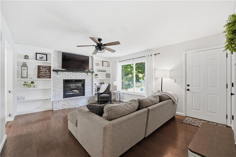 413 SE Annette St, Lee's Summit, MO 64063