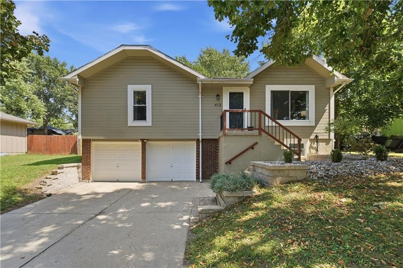 413 SE Annette St, Lee's Summit, MO 64063