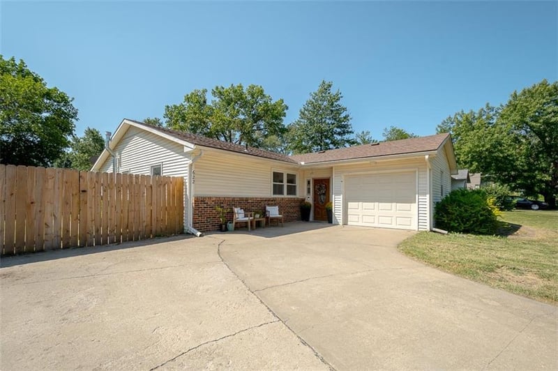 622 E 10th St, Ottawa, KS 66067