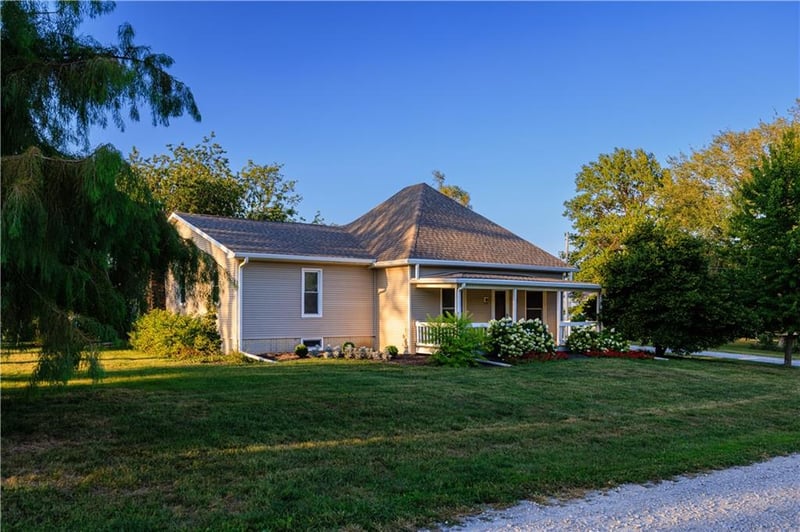 22021 224th St, Maryville, MO 64468