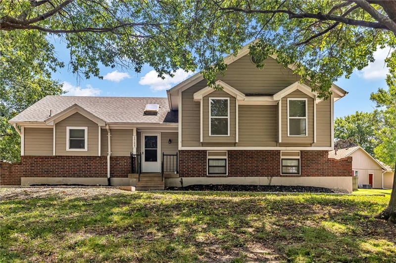 1748 SE Silkwood Ct, Lee's Summit, MO 64063