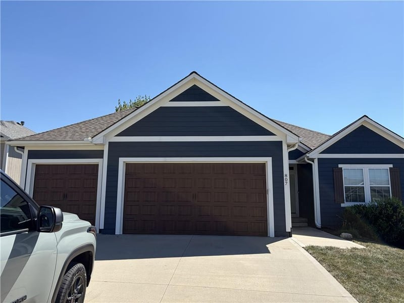 807 SW Mill Creek Ct, Grain Valley, MO 64029