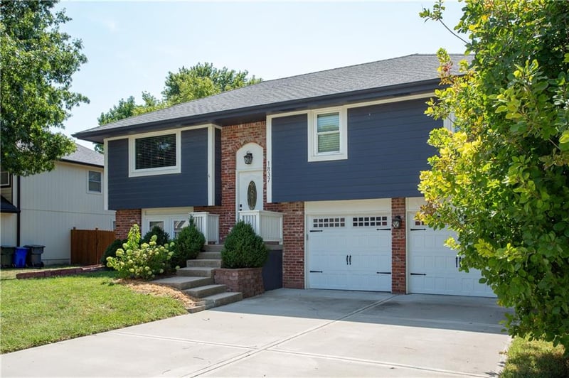 1837 W Chambery Dr, Olathe, KS 66061