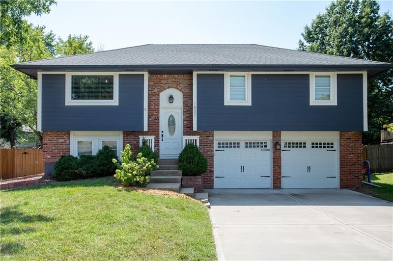 1837 W Chambery Dr, Olathe, KS 66061