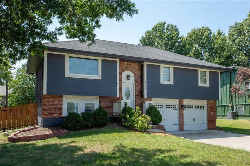 1837 W Chambery Dr, Olathe, KS 66061