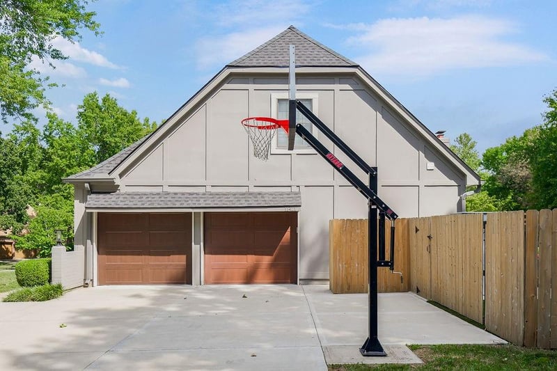 11421 Carter St, Overland Park, KS 66210