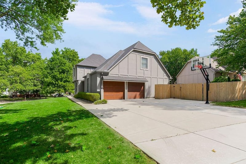 11421 Carter St, Overland Park, KS 66210