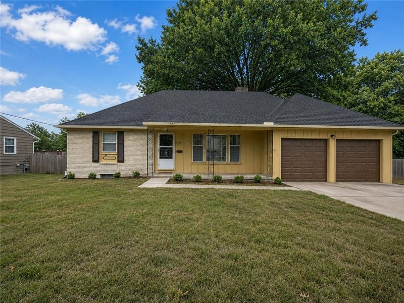 3515 W 49th St, Roeland Park, KS 66205