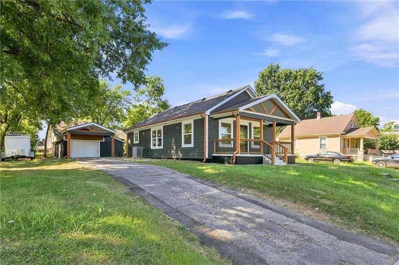 6717 E 18th St, Kansas City, MO 64126