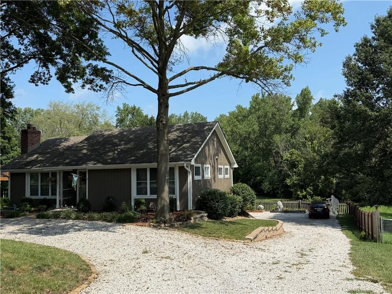 712 Shishir Rd, Peculiar, MO 64078