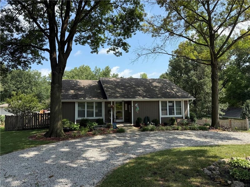 712 Shishir Rd, Peculiar, MO 64078