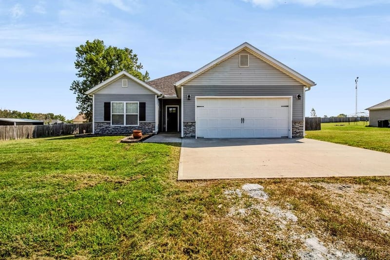 395 SE 971 Rd, Knob Noster, MO 65336