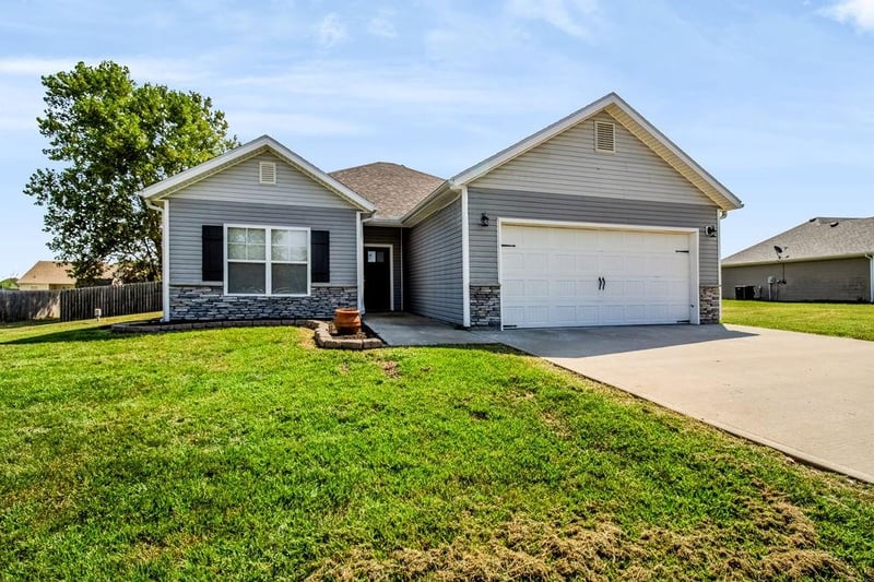 395 SE 971 Rd, Knob Noster, MO 65336