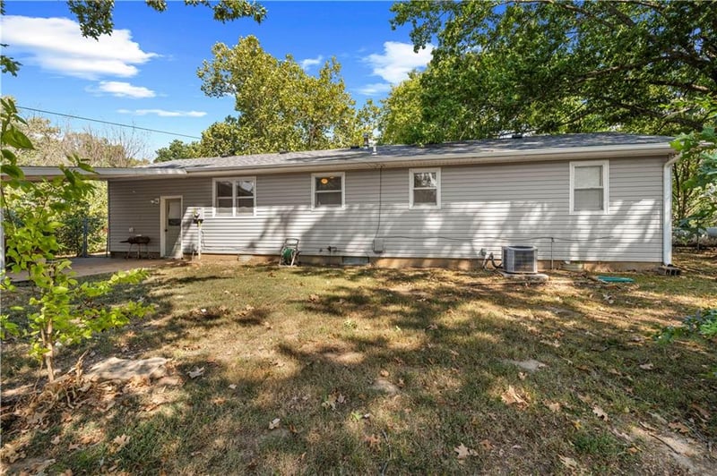 18822 S 1491 Rd, Nevada, MO 64772