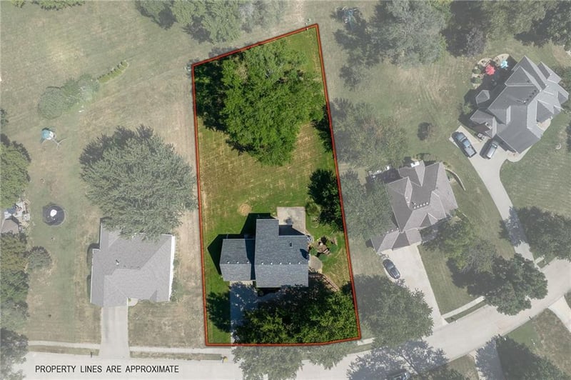 2201 Green Meadows Ct, St Joseph, MO 64506