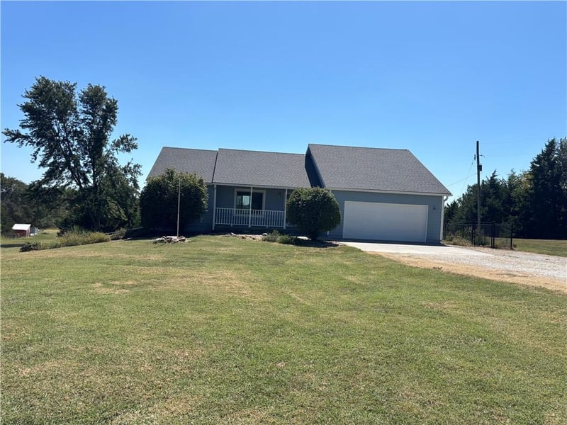21051 Hemphill Rd, Tonganoxie, KS 66086
