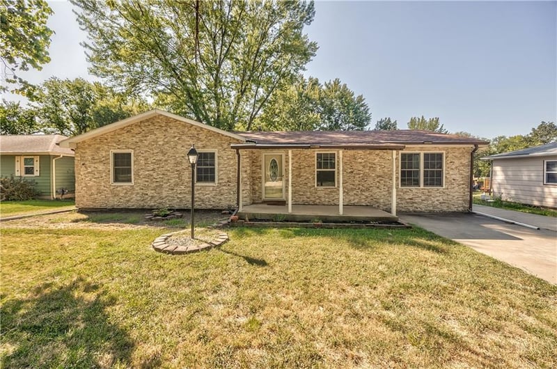 1627 E Glenn Dr, Lawrence, KS 66044