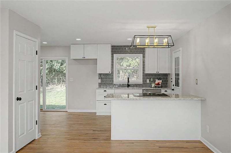6732 N Madison Ave, Kansas City, MO 64118