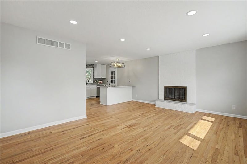 6732 N Madison Ave, Kansas City, MO 64118