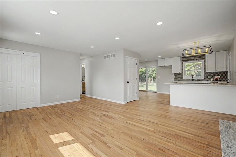 6732 N Madison Ave, Kansas City, MO 64118