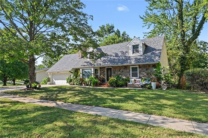 2905 Rimrock Dr, Lawrence, KS 66047