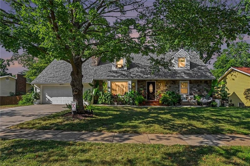 2905 Rimrock Dr, Lawrence, KS 66047