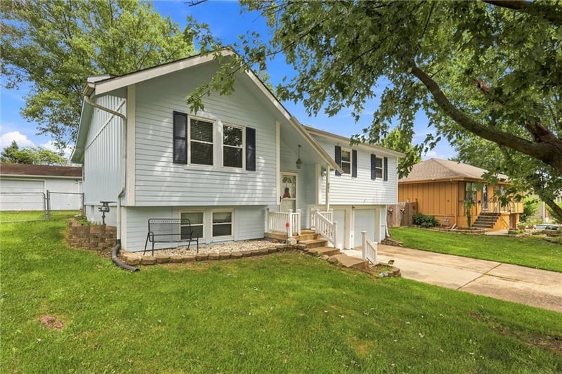 801 Mulberry St, Belton, MO 64012