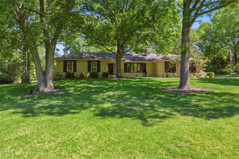 3200 Robinson Pike Rd, Grandview, MO 64030