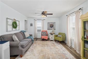 408 High St, Mound City, MO 64470