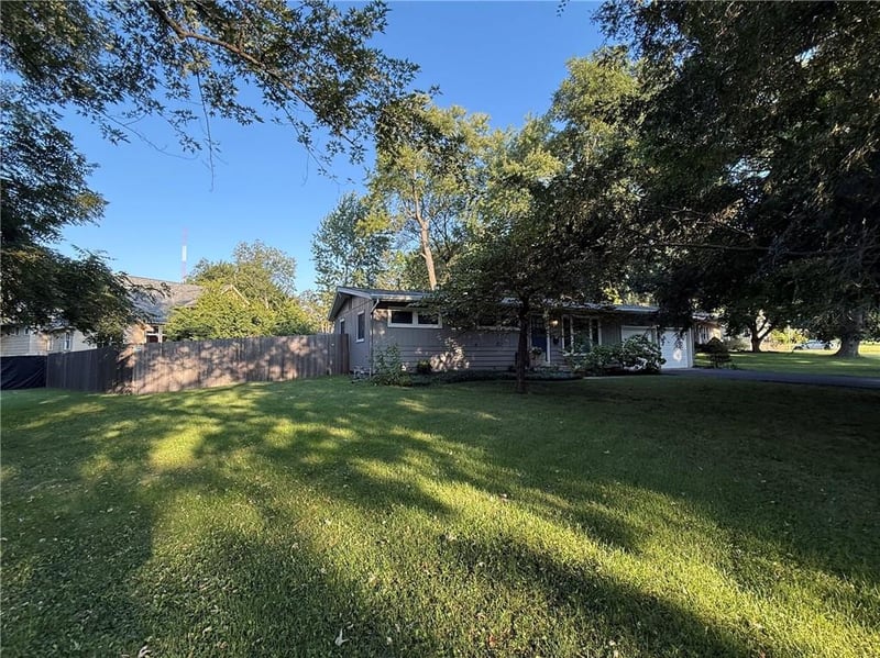 7956 Canterbury St, Prairie Village, KS 66208