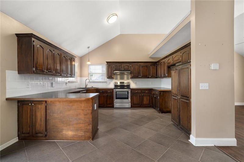 524 E Hawthorn St, Gardner, KS 66030