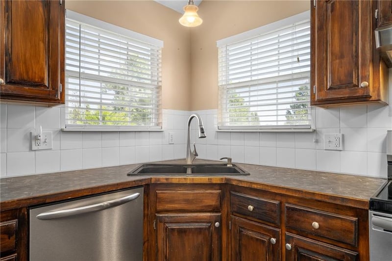 524 E Hawthorn St, Gardner, KS 66030