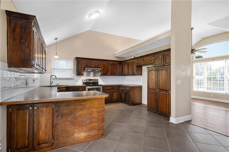 524 E Hawthorn St, Gardner, KS 66030