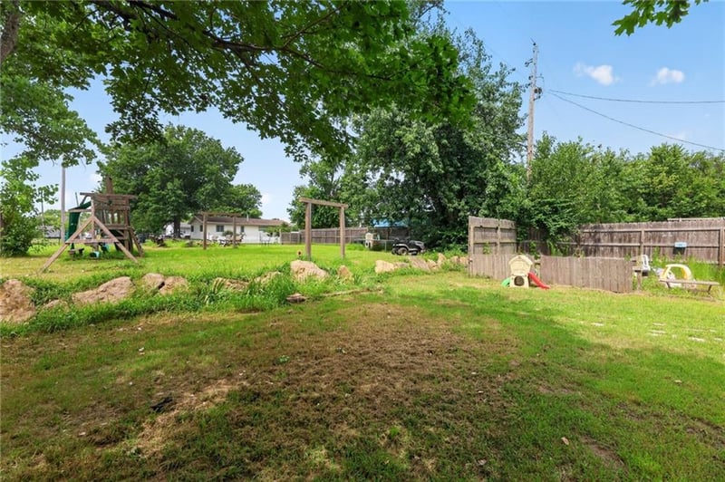 6711 Windsong Dr, Topeka, KS 66619