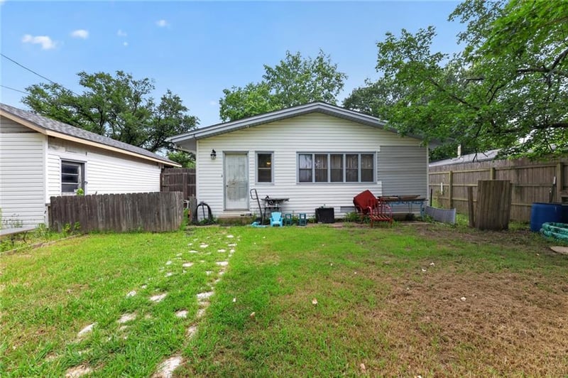 6711 Windsong Dr, Topeka, KS 66619