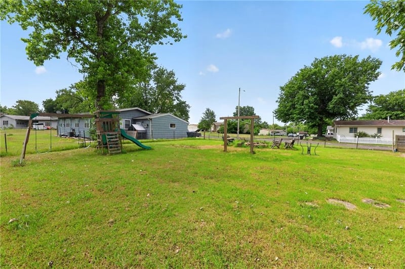 6711 Windsong Dr, Topeka, KS 66619
