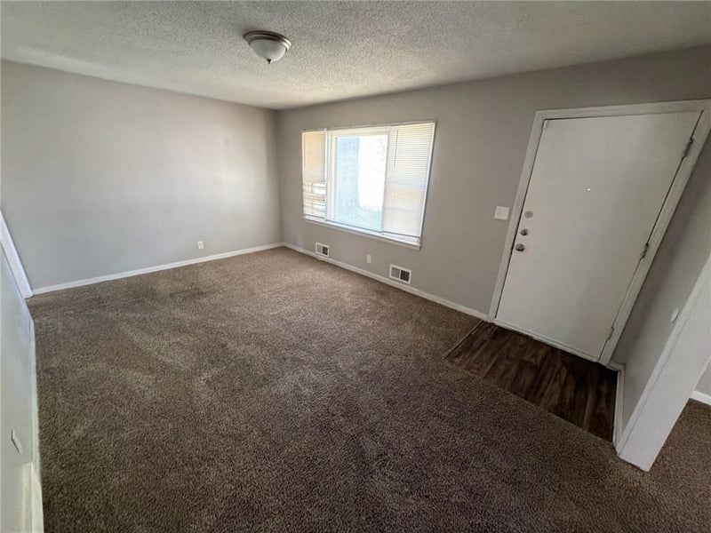 5805 E 100th St, Kansas City, MO 64134