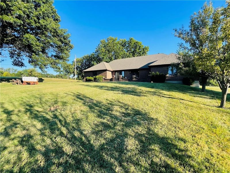 9600 Parallel Pw, Kansas City, KS 66109