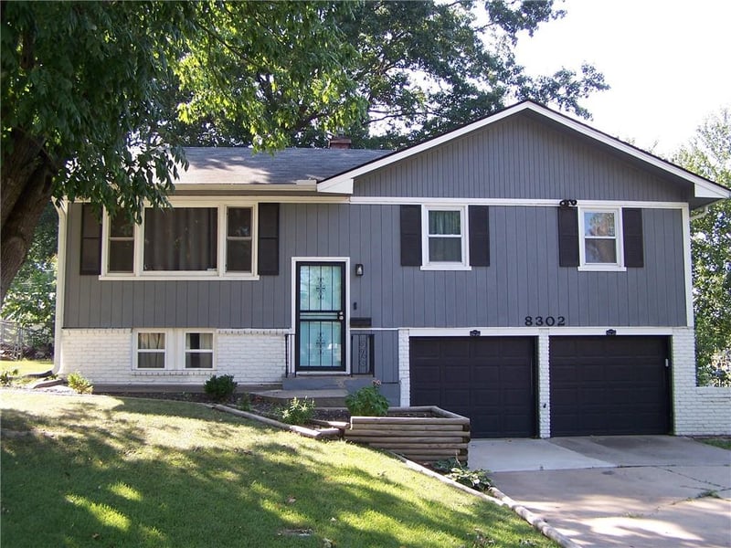 8302 Manning Ave, Raytown, MO 64138