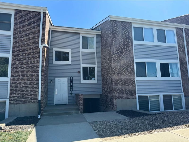 10124 W 96th St #F, Overland Park, KS 66212