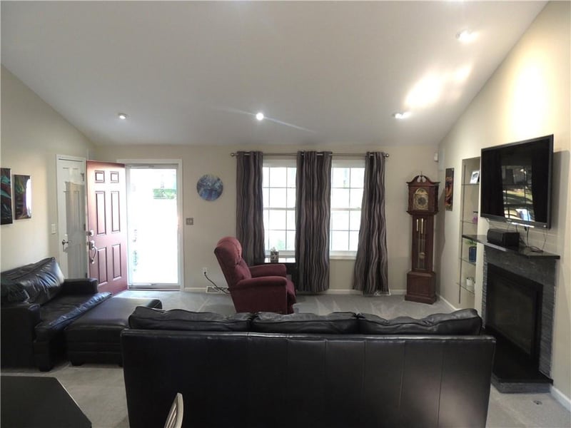 8703 Belleview Ave, Kansas City, MO 64114