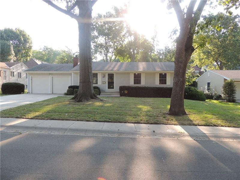 8703 Belleview Ave, Kansas City, MO 64114
