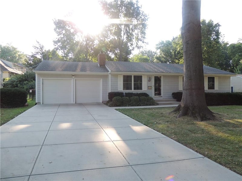 8703 Belleview Ave, Kansas City, MO 64114