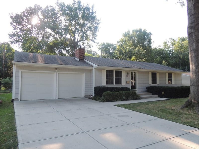 8703 Belleview Ave, Kansas City, MO 64114
