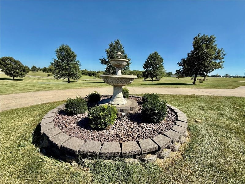 10030 Airfield Ln, Richmond, MO 64085