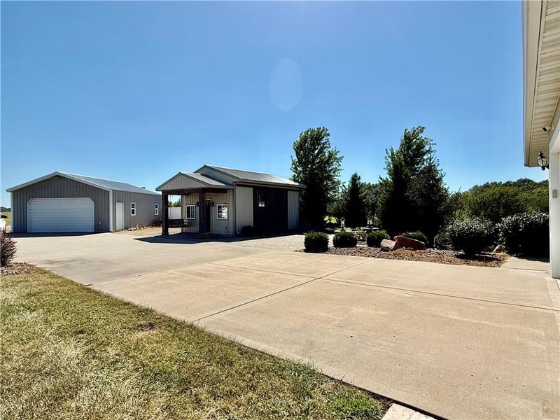 10030 Airfield Ln, Richmond, MO 64085
