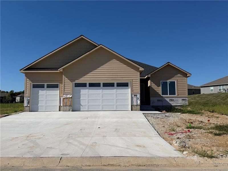 8013 SE Crumley Ct, Blue Springs, MO 64014