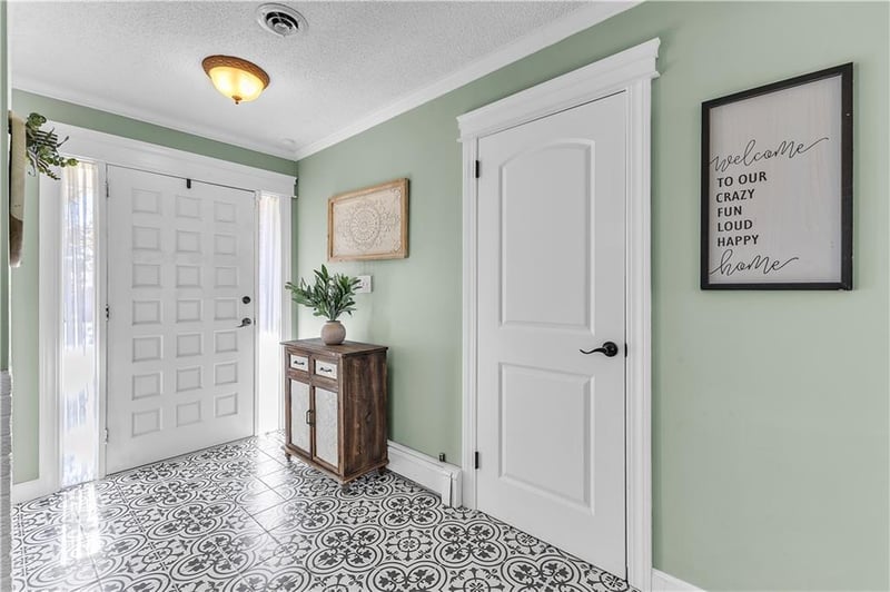 5 S Carriage Dr, St Joseph, MO 64506